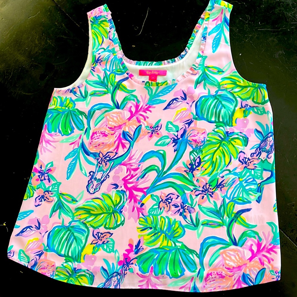 Lilly Pulitzer Carlene top. Sleeveless. Ruffle edge. Lightly worn. Size Medium.